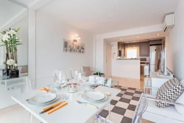 Sala de estar y comedor Aguila Rent a Villa
