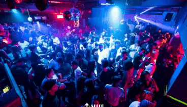 Ambiente vibrante en Socco Jávea