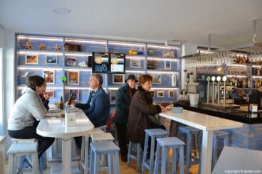 Interior A la Deriva Cervecería