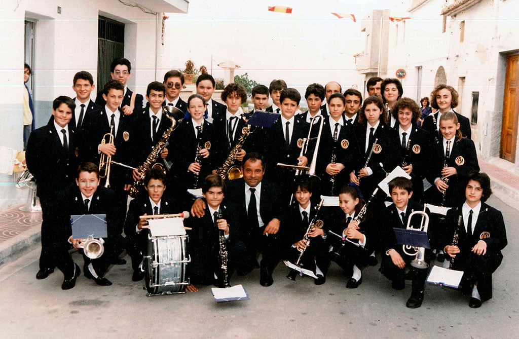 Los músicos de la primera banda de Benitatxell en 1987