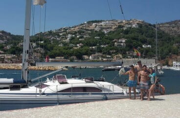 Tripulantes del velero que rescató la tortuga