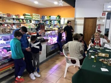 Ambiente en el mercado de Benitatxell
