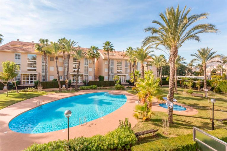 Apartamento con piscina comunitaria Gold Beach I Aguila Rent a Villa