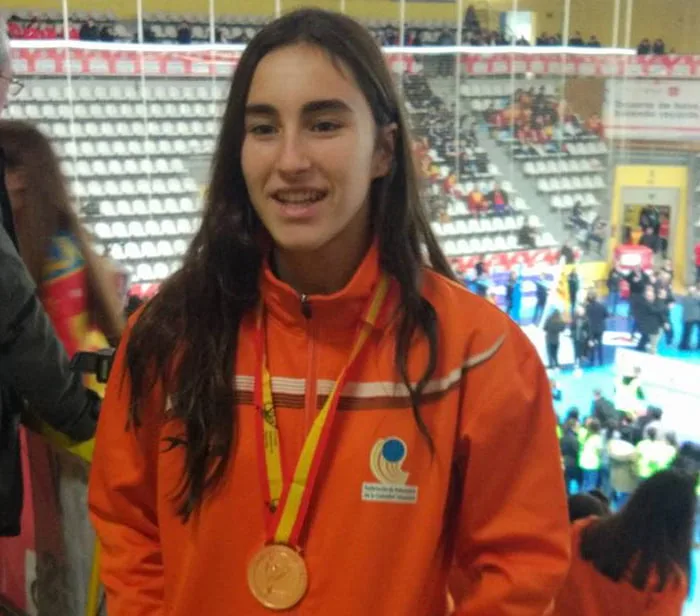 María Cardona con su medalla de bronce
