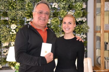 Medispa obsequia a Vicente Fornés con el premio de la cesta Navideña