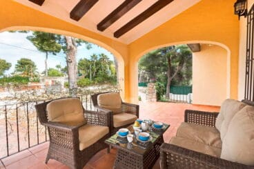 Terraza amplia Aguila Rent a Villa