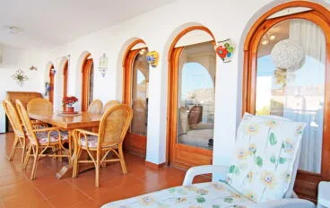 Terraza cubierta MORAGUESPONS Mediterranean Houses