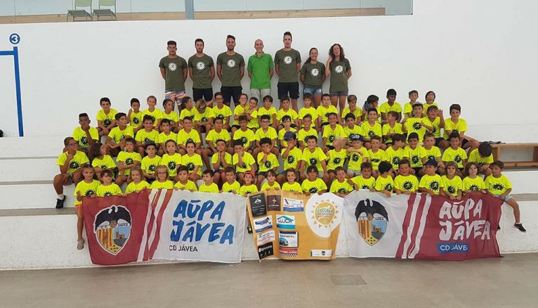 Alumnos y Monitores de la Escuela Multideportiva del  CD Jávea
