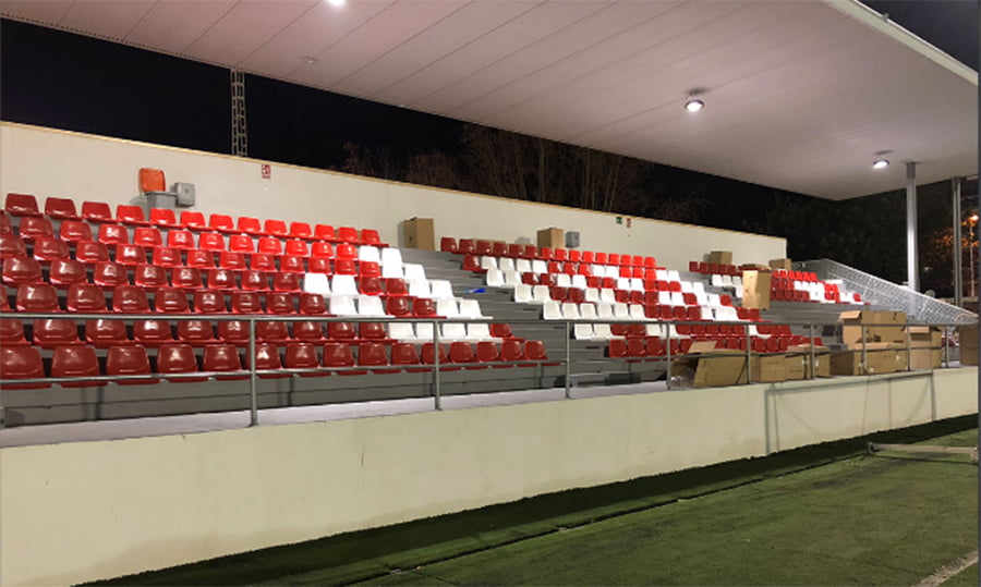 Aspecto de la grada renovada del campo municipal de fútbol de Jávea