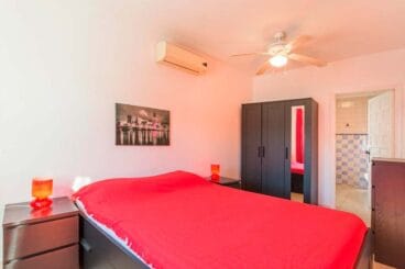 Dormitorio con armario MMC Property Services