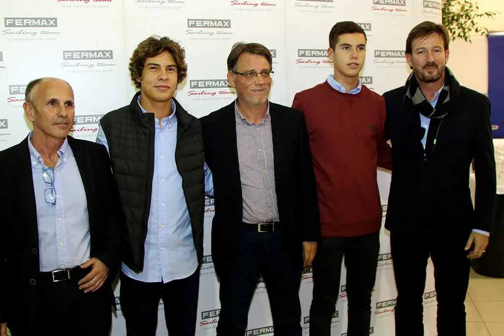 Los Luján con los dirigentes del Club Náutico Jávea