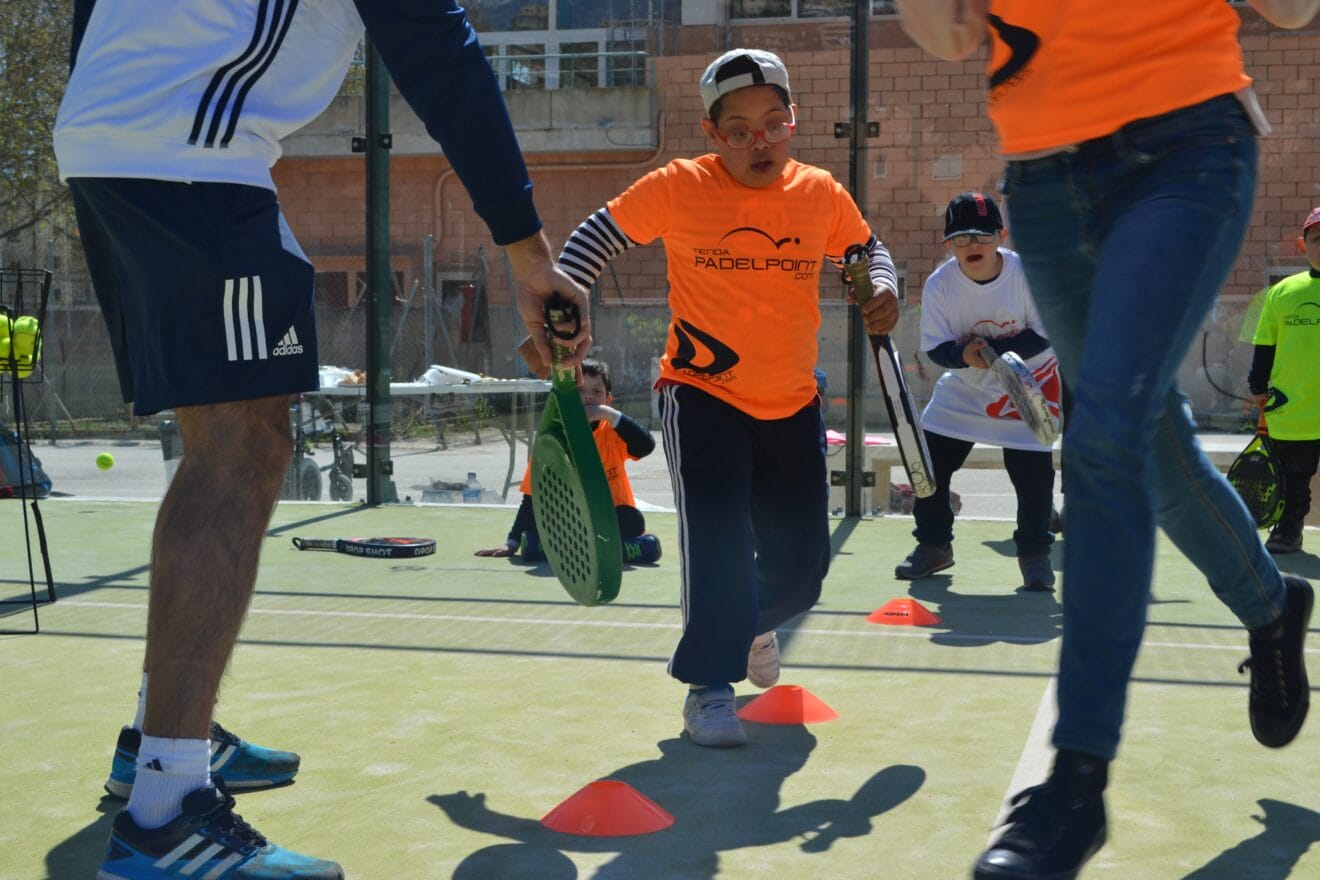 Alumno trabajando un golpe