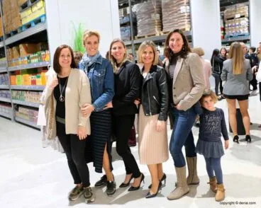 Amigos e invitados a la inauguración Puga Cash & Carry