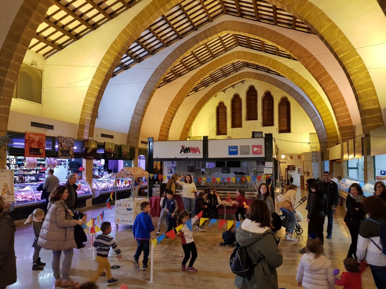 Buen ambiente en el Mercat de Xàbia