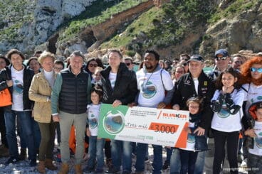 Entrega del cheque de 3000 euros para la reforestación de la Granadella