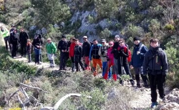 Expedicionarios en el sendero