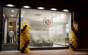 Fachada Melanie Soler nocturna