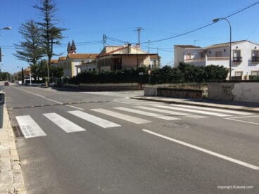Instalación de badenes en avenida Juan Carlos I