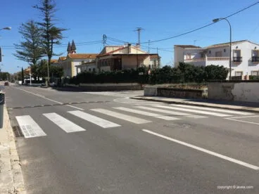 Instalación de badenes en avenida Juan Carlos I