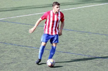 Jugador juvenil del CD Jávea durante un partido