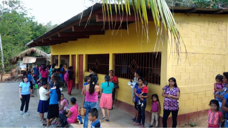 Nueva escuela en los poblados de Guatemala