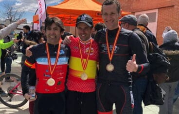 Pablo Ivars luciendo su medalla