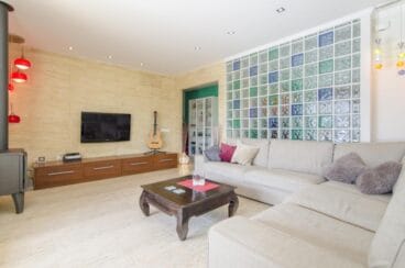 Salon Aguila Rent a Villa