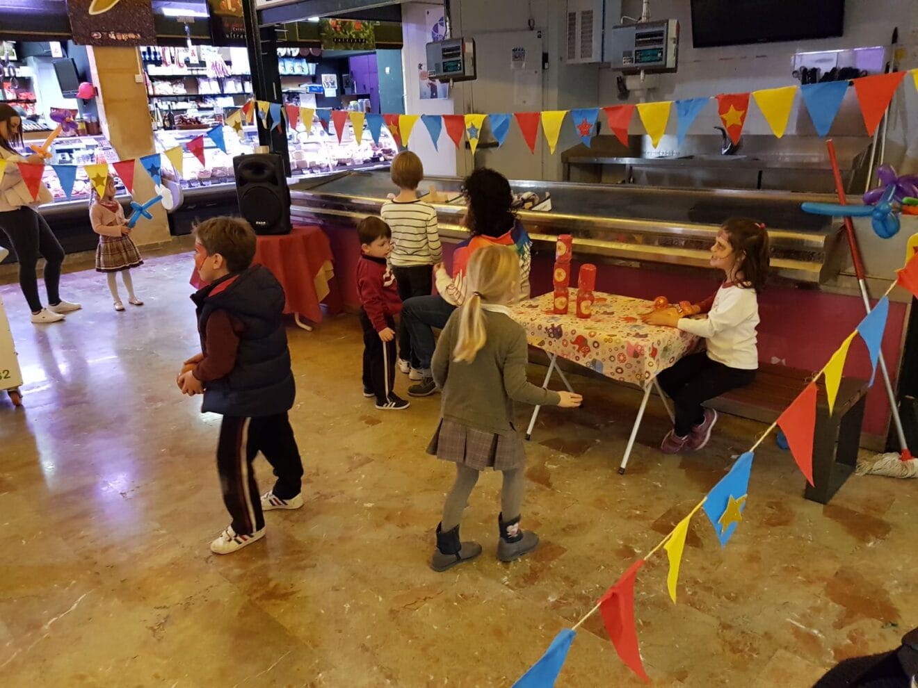 Talleres infantiles en el Mercat