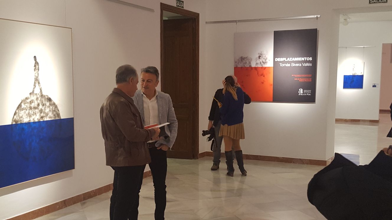 Tomás Sivera junto al alcalde de Xàbia y diputado en la exposición