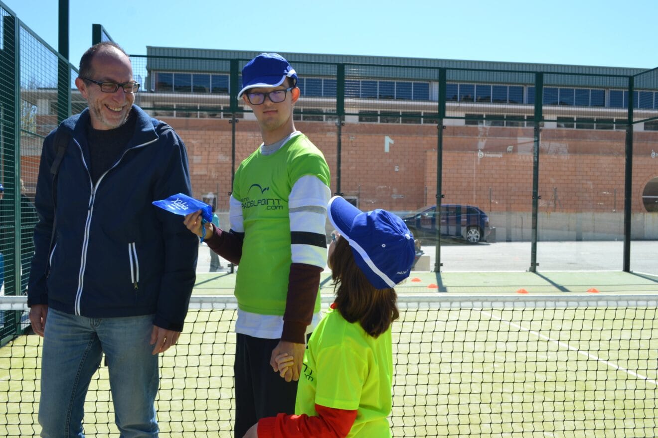 Vicent Colomer con alumnos del Raquel Payá