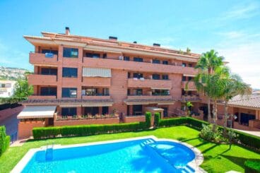 Apartamento Jardines del pueblo con piscina