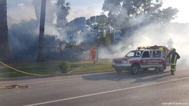 Bomberos voluntarios y Protección Civil en las labores de extinción