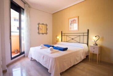 Bonita habitación apartamentos jardines del pueblo Aguila Rent
