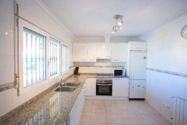 Cocina amplia Aguila Rent a Villa