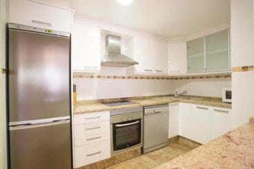 Cocina amplia Jardines del Pueblo Aguila Rent a Villa
