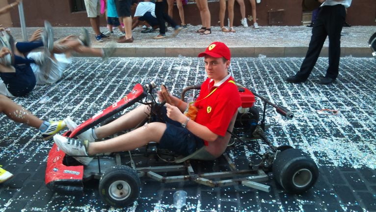 Estanis con su Kart en las fiestas de Fogueres