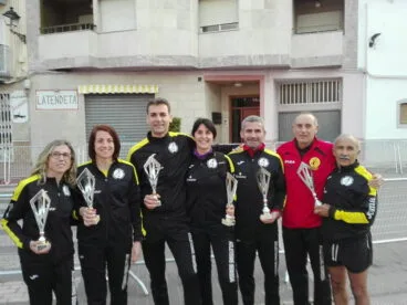 El equipo de Benissa con sus trofeos