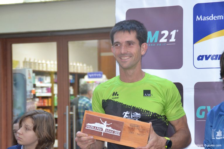 José Manuel García con su trofeo