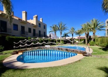 Piscina comunitaria Villadom Spain
