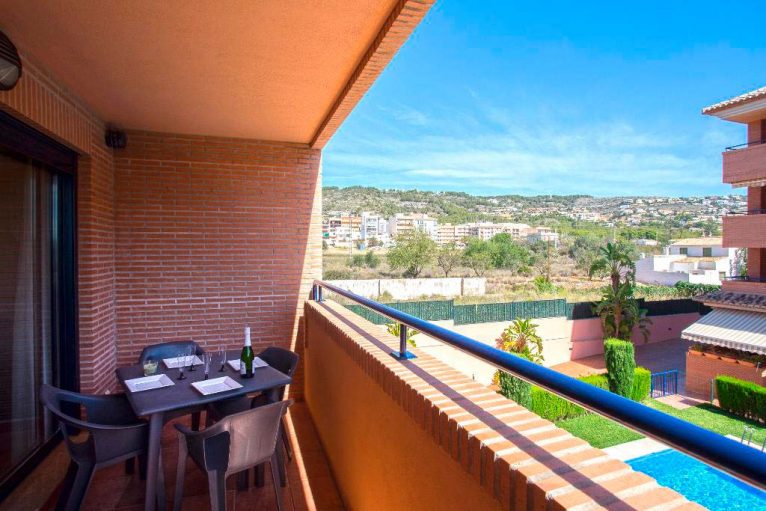 Terraza balcón Apartamento Jardines del Pueblo Aguila Rent a Villa