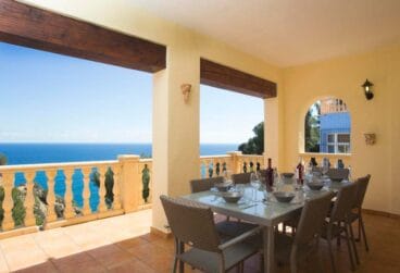 Terraza techada Aguila Rent a Villa