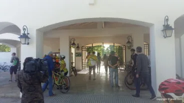 A puertas del cementerio