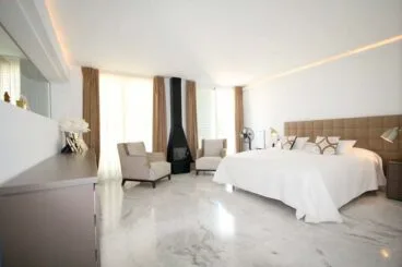 Amplio dormitorio del adosado Atina inmobiliaria