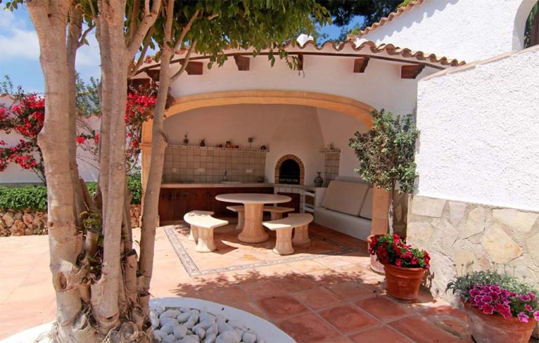Barbacoa y cocina exterior MORAGUESPONS Mediterranean Houses