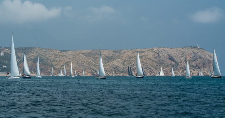 Barcos de vela en la bahía de Jávea