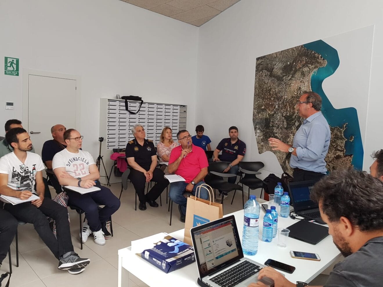 Clase del director del Proyecto Xàbia  en el curso de Formación en Xàbia. 1