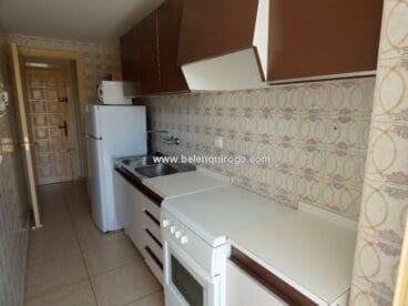 Cocina larga del apartamento Inmobiliaria Belen Quiroga