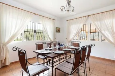 Comedor luminoso Quality Rent a Villa