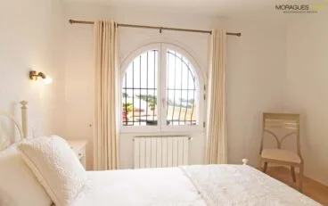 Dormitorio de matrimonio MORAGUESPONS Mediterranean Houses