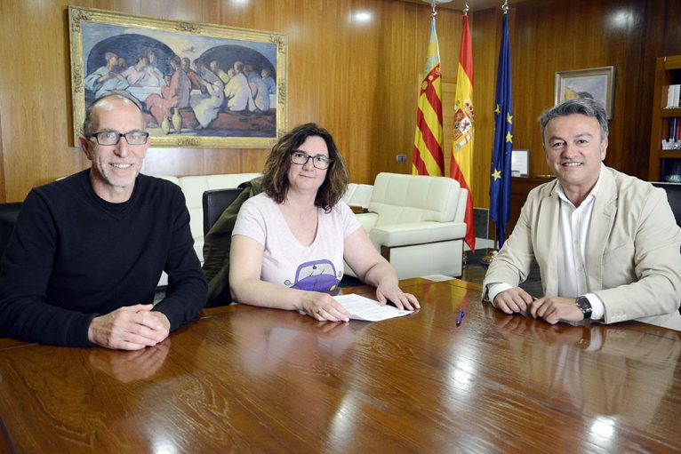 Firma del convenio con el Club Deportivo Montgó